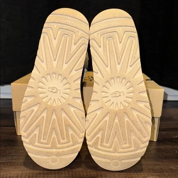 UGG Classic Mini II - Light Gray - Picture 6 of 7